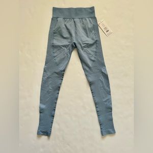 T.B.O. The beginning of Always Ready Sculpted Seamless Leggings , Size S/M
